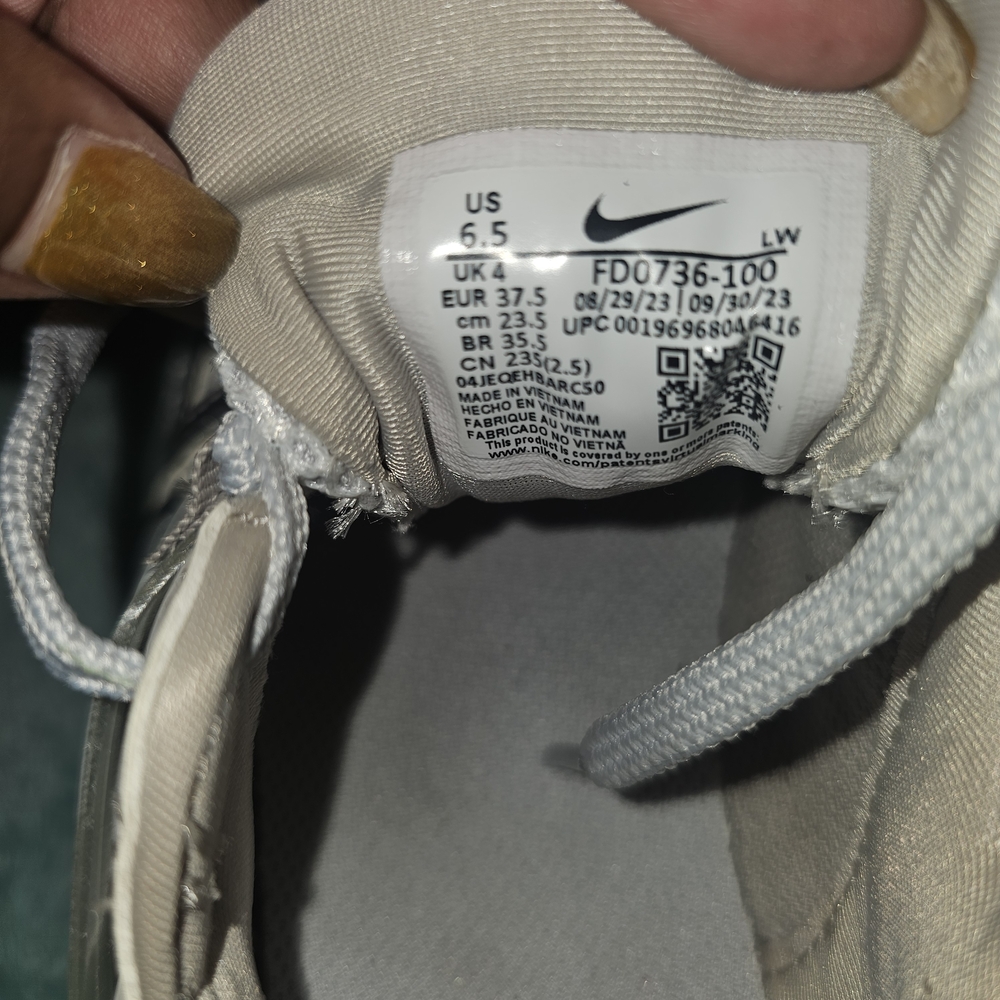 Nike V2K WOMENS 6.5 White and Gray Sneakers - Picture 11 of 11
